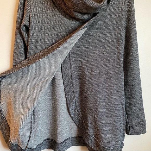 Blondie. Tunic sweater. Small. Grey. Cowl neck. Stretchy. - Picture 6 of 7